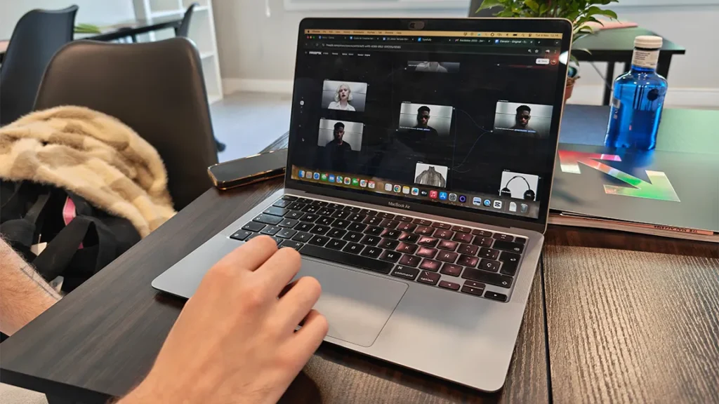 Colaboração em tempo real no Freepik Spaces com edição de nós